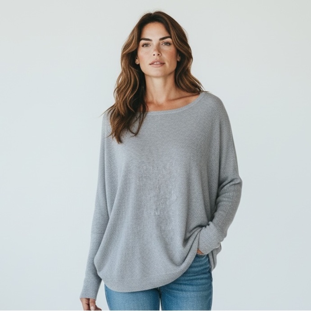 Tahari ladies NWT crewneck gray sweater pull over style brand new